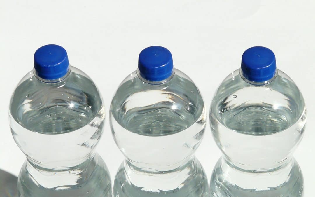 Descubre la importancia de la etiqueta en el agua embotellada